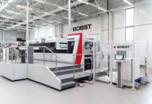 A BOBST adicionou dois novos recursos ao seu EXPERTCUT 106 PER, ajudando os clientes a reduzir o tempo de remendo e o consumo de papelão. | Crédito: Bobst