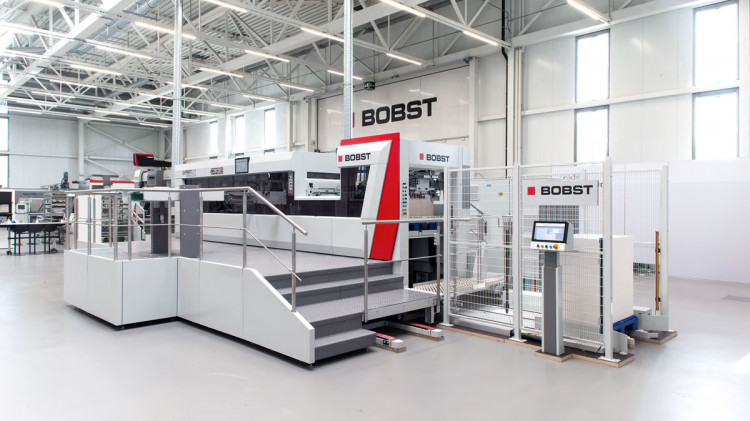 A BOBST adicionou dois novos recursos ao seu EXPERTCUT 106 PER, ajudando os clientes a reduzir o tempo de remendo e o consumo de papelão. | Crédito: Bobst